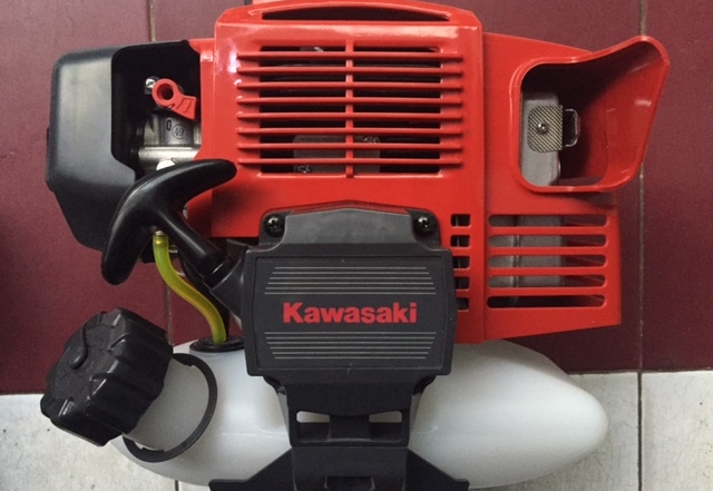 Máy cắt cỏ Kawasaki - Công Ty TNHH XNK Thương Mại Dịch Vụ Khải Vĩnh
